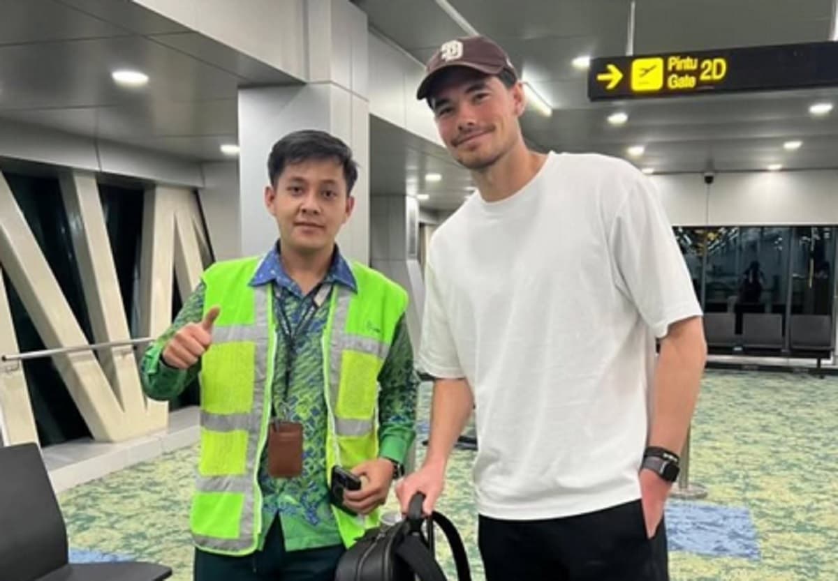 Elkan Baggott Resmi Mendarat di Indonesia, Begini Penampakannya! Elkan Baggott Resmi Mendarat di Indonesia, Begini Penampakannya!