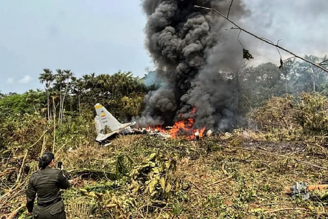 Pesawat Hercules Militer Kolombia Jatuh, Tewaskan Setidaknya 66 Orang Pesawat Hercules Militer Kolombia Jatuh, Tewaskan Setidaknya 66 Orang