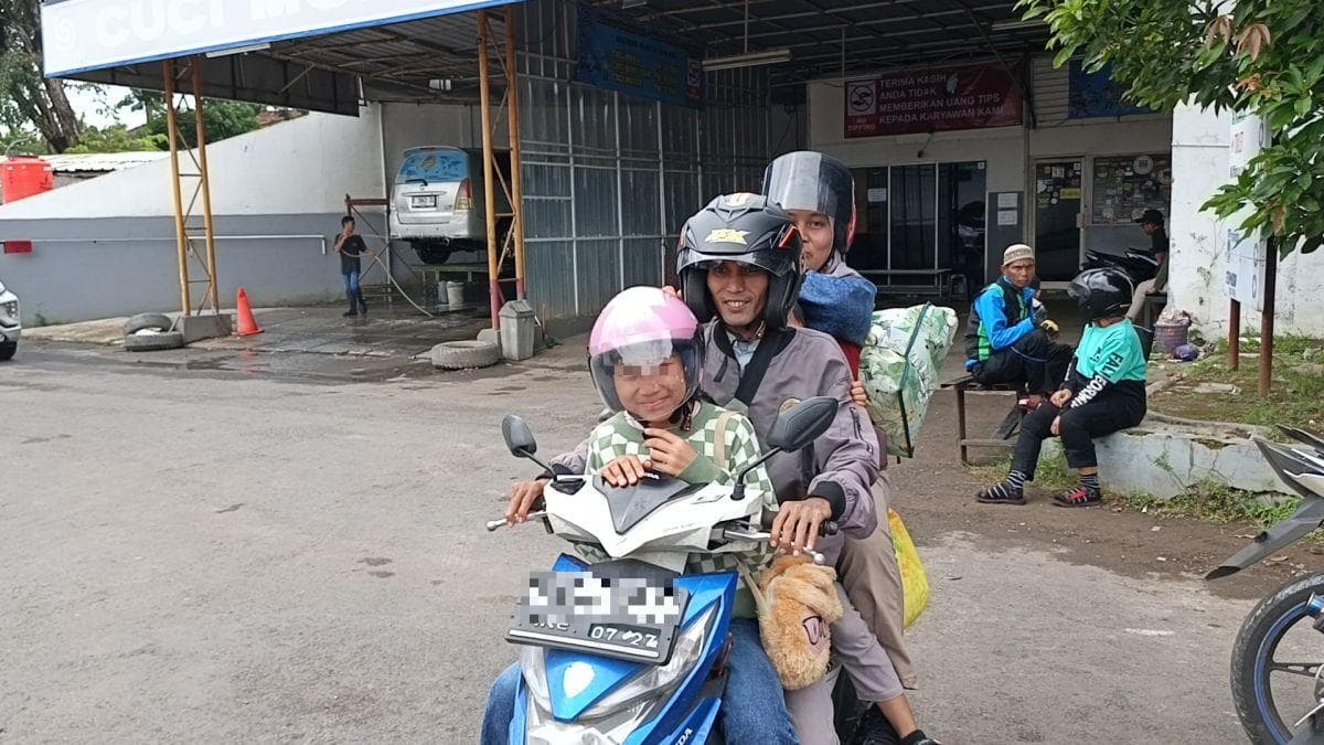 Cerita Pemudik Motor Brebes–Jakarta, Bawa Istri dan 2 Anak Cuma Rp200 Ribu Cerita Pemudik Motor Brebes–Jakarta, Bawa Istri dan 2 Anak Cuma Rp200 Ribu