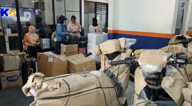 KAI Logistik Catat Volume Angkut 5.740 Ton Selama Ramadhan–Idul Fitri KAI Logistik Catat Volume Angkut 5.740 Ton Selama Ramadhan–Idul Fitri