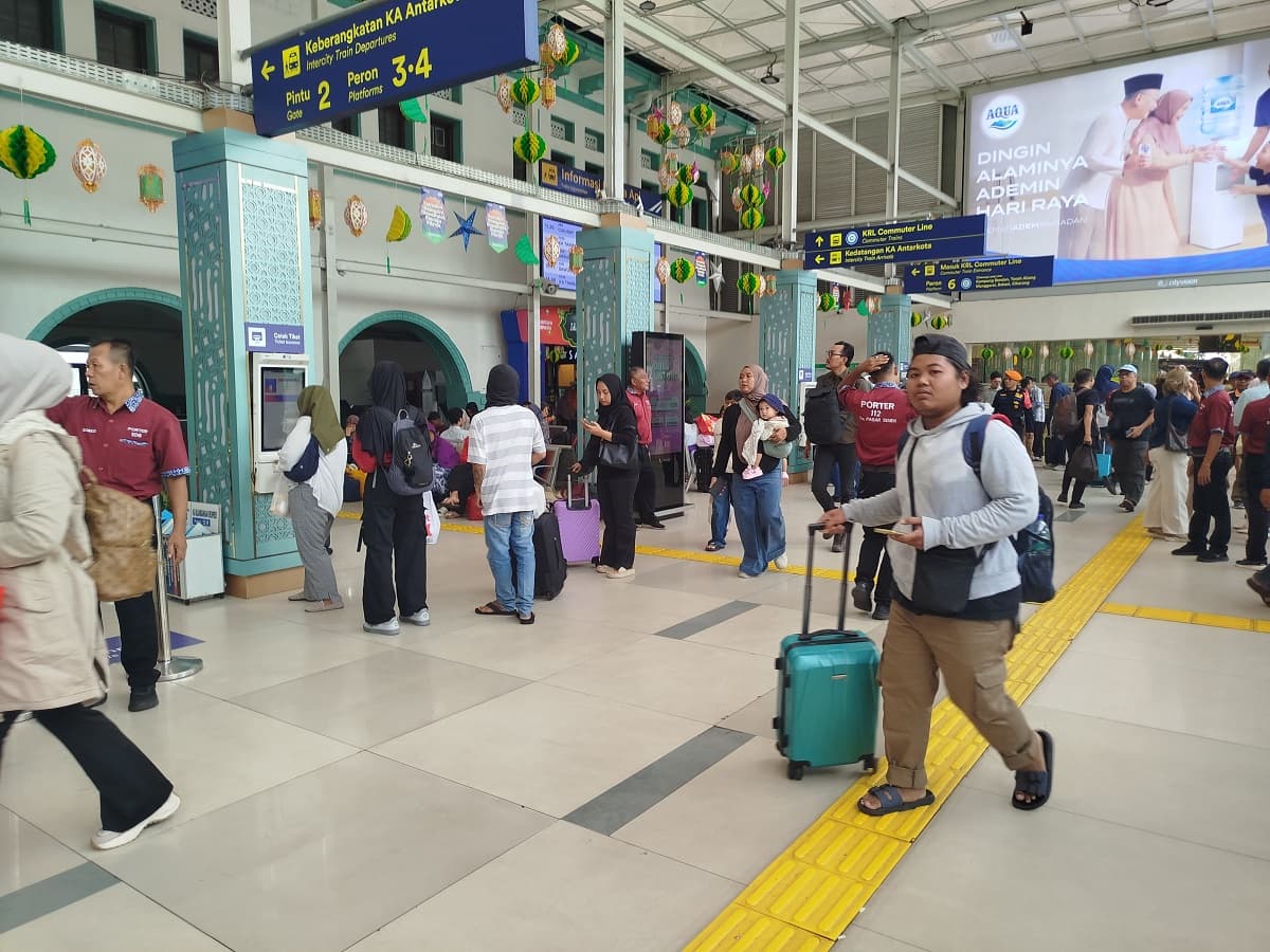 Arus Balik H+4 Lebaran 2026, Stasiun Pasar Senen Terpantau Lengang Arus Balik H+4 Lebaran 2026, Stasiun Pasar Senen Terpantau Lengang