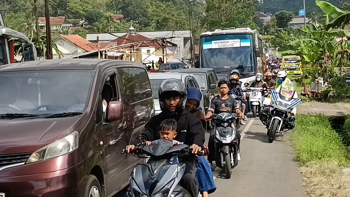 Arus Balik di Lingkar Gentong, 61 Ribu Kendaraan Tinggalkan Tasikmalaya Arus Balik di Lingkar Gentong, 61 Ribu Kendaraan Tinggalkan Tasikmalaya