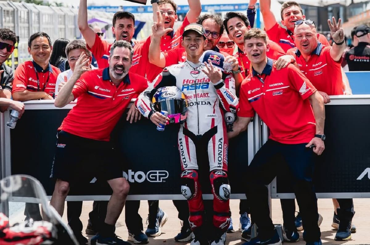 Segini Harta Kekayaan Gilang Widya Pramana, Juragan 99 yang Ikut Beri Hadiah ke Pembalap Muda Veda Ega Pratama Segini Harta Kekayaan Gilang Widya Pramana, Juragan 99 yang Ikut Beri Hadiah ke Pembalap Muda Veda Ega Pratama