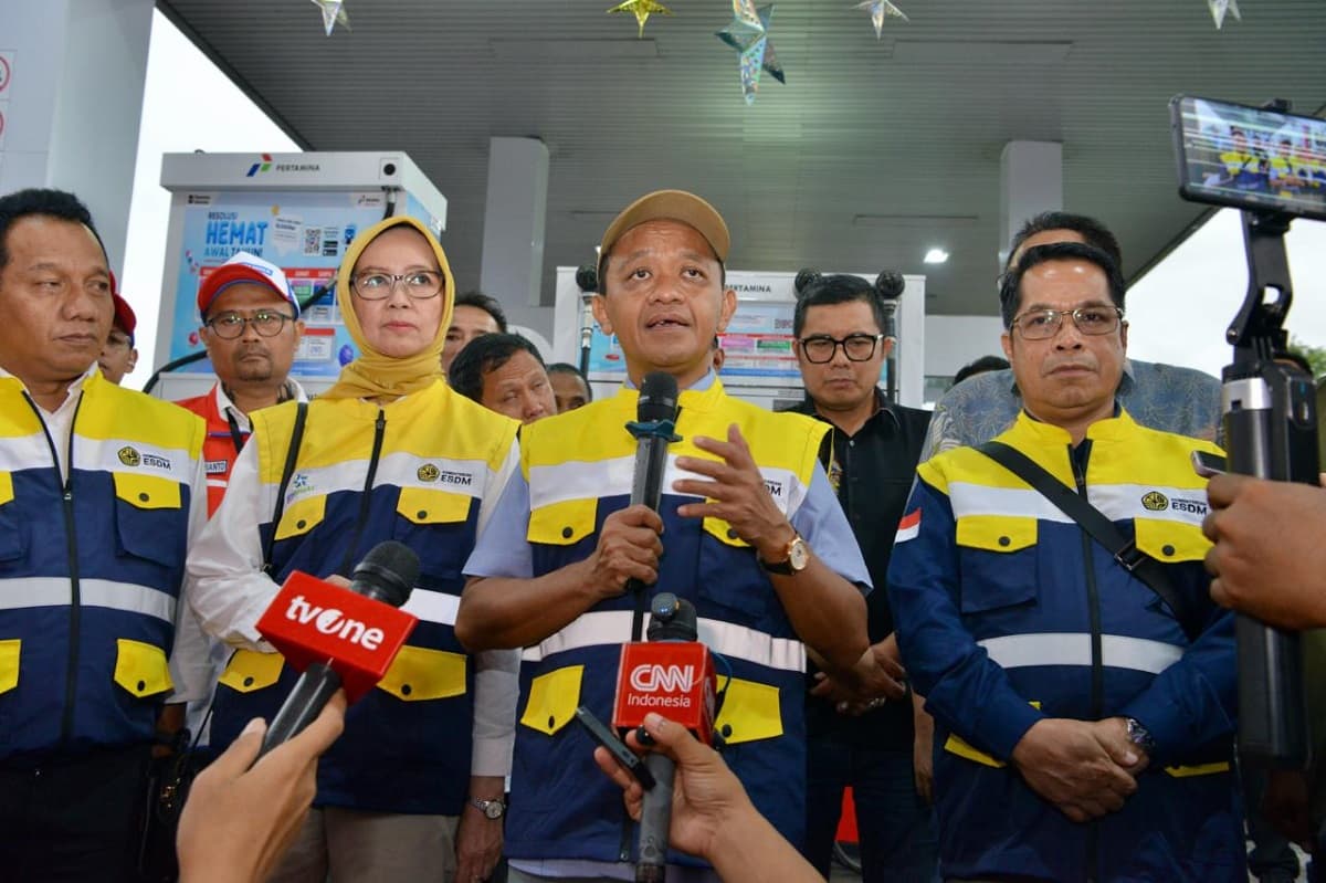 Prabowo Perintahkan Bahlil Cari Pasokan Minyak dari Semua Negara Prabowo Perintahkan Bahlil Cari Pasokan Minyak dari Semua Negara