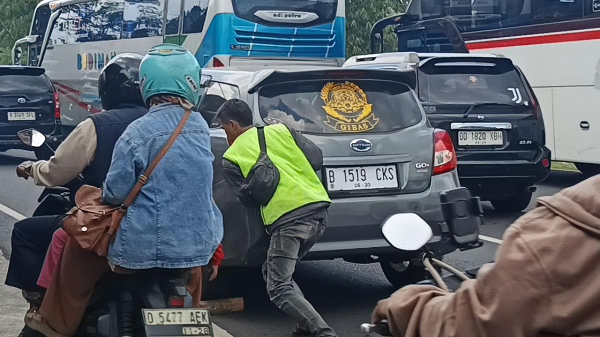 Ini Kisah di Balik "Tim Ganjel" Tanjakan Lingkar Gentong saat Mudik 2026 Ini Kisah di Balik "Tim Ganjel" Tanjakan Lingkar Gentong saat Mudik 2026