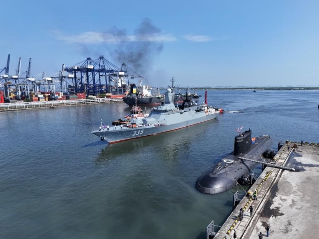 3 Kapal Perang Rusia Bersandar di Tanjung Priok, Ada Apa? 3 Kapal Perang Rusia Bersandar di Tanjung Priok, Ada Apa?