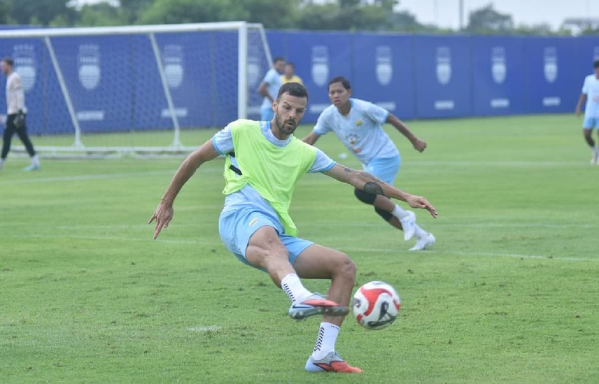 Semen Padang vs Persib Bandung: Frans Putros dan Patricio Matricardi Dipastikan Absen! Semen Padang vs Persib Bandung: Frans Putros dan Patricio Matricardi Dipastikan Absen!