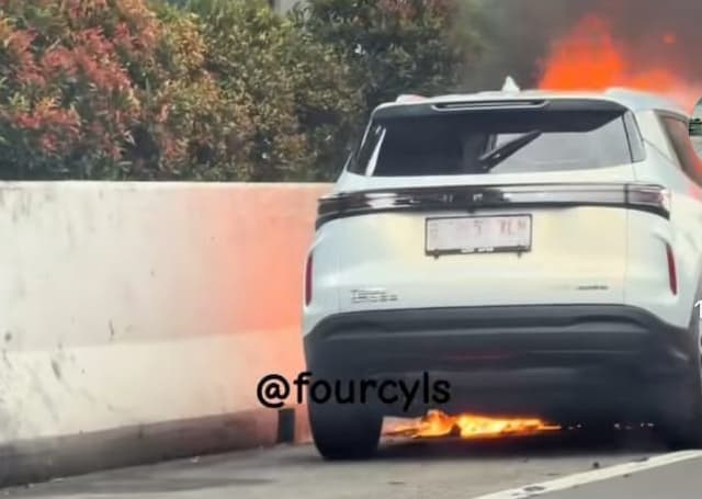 Ini Spesifikasi Mobil Chery Tiggo Cross CSH yang Terbakar di Tol Jakarta-Cikampek Ini Spesifikasi Mobil Chery Tiggo Cross CSH yang Terbakar di Tol Jakarta-Cikampek