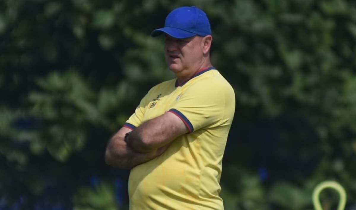 Jelang Semen Padang vs Persib Bandung, Bojan Hodak: Tuan Rumah Akan Tampil 200 Persen! Jelang Semen Padang vs Persib Bandung, Bojan Hodak: Tuan Rumah Akan Tampil 200 Persen!