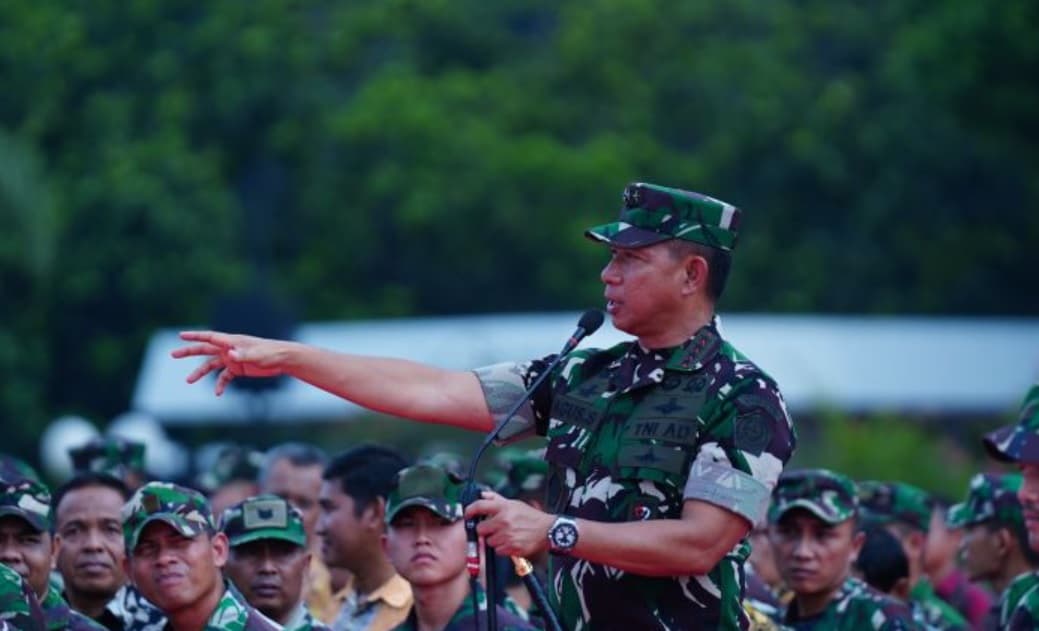 Panglima TNI Pimpin Pemakaman Mayor Zulmi di TMP Cikutra Bandung, Isak Tangis Keluarga Pecah Panglima TNI Pimpin Pemakaman Mayor Zulmi di TMP Cikutra Bandung, Isak Tangis Keluarga Pecah