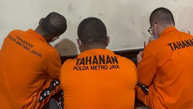 3 Anggota TNI Jalani Sidang Perdana Kasus Penculikan dan Pembunuhan Kacab Bank 3 Anggota TNI Jalani Sidang Perdana Kasus Penculikan dan Pembunuhan Kacab Bank