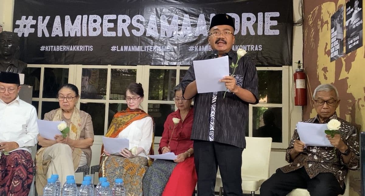 Aktivis KontraS Andrie Yunus Tolak Peradilan Militer: Saya Tidak Percaya! Aktivis KontraS Andrie Yunus Tolak Peradilan Militer: Saya Tidak Percaya!