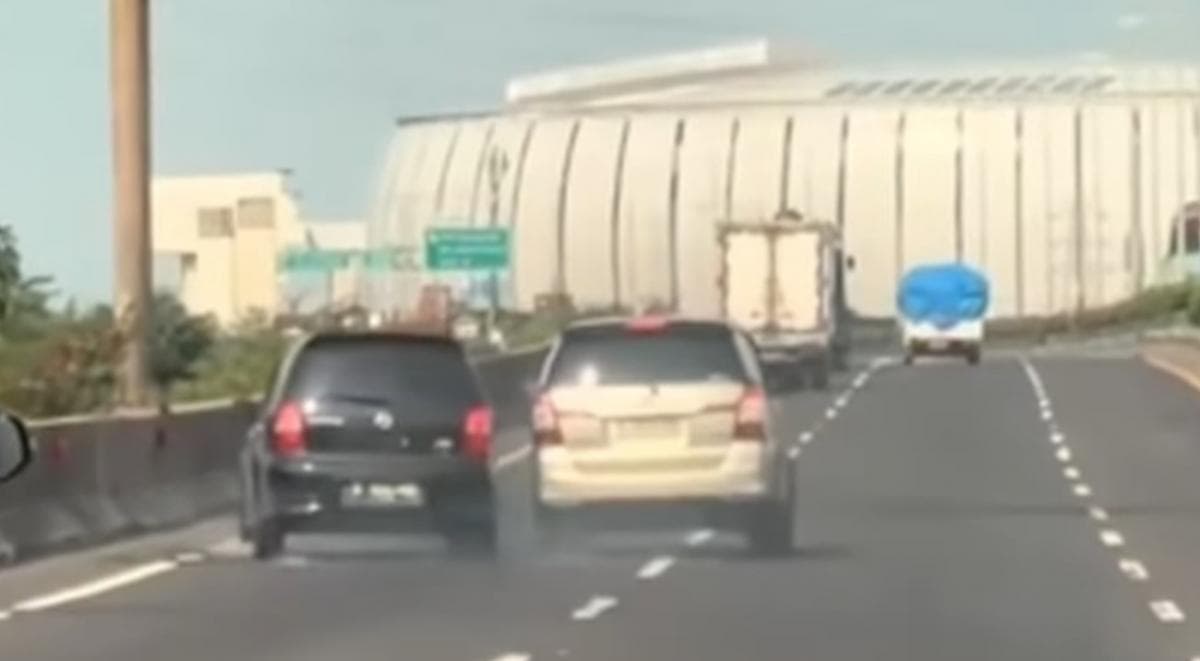 Polri Periksa Pengemudi Livina yang Viral Senggolan dengan Innova di Tol Tanjung Priok Polri Periksa Pengemudi Livina yang Viral Senggolan dengan Innova di Tol Tanjung Priok