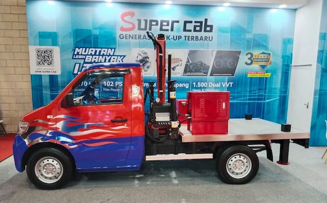 DFSK Super Cab Dimodifikasi dengan Perangkat Crane Curi Perhatian di Giicomvec 2026 DFSK Super Cab Dimodifikasi dengan Perangkat Crane Curi Perhatian di Giicomvec 2026