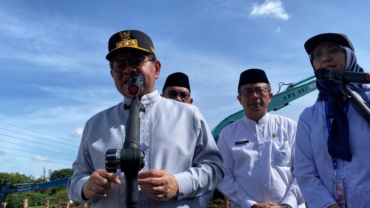 Atasi Banjir Jakarta, Kanal Banjir Barat Dikeruk Besar-besaran Atasi Banjir Jakarta, Kanal Banjir Barat Dikeruk Besar-besaran