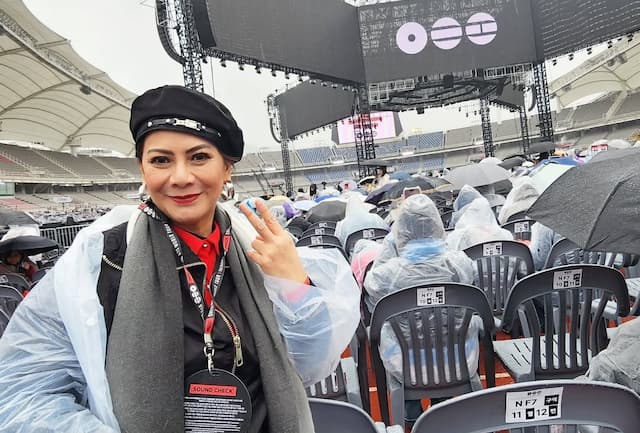Keseruan Memes Nonton Konser BTS di Korea, Antusias meski Diguyur Hujan Keseruan Memes Nonton Konser BTS di Korea, Antusias meski Diguyur Hujan