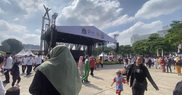 Penampakan Ribuan Warga Meriahkan Lebaran Betawi 2026 di Lapangan Banteng Penampakan Ribuan Warga Meriahkan Lebaran Betawi 2026 di Lapangan Banteng