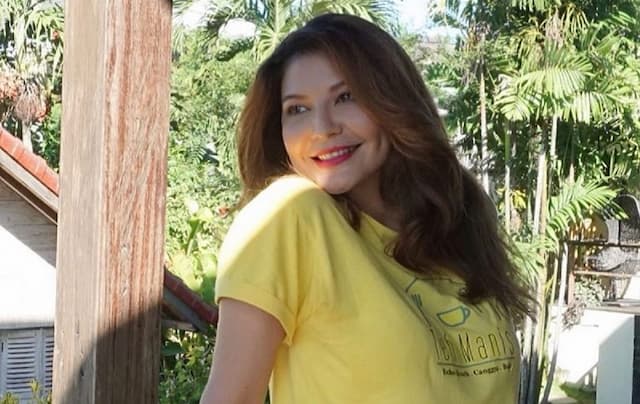 Tamara Bleszynski Hadiri Resepsi Sang Anak Teuku Rassya sebagai Tamu Undangan Biasa Tamara Bleszynski Hadiri Resepsi Sang Anak Teuku Rassya sebagai Tamu Undangan Biasa