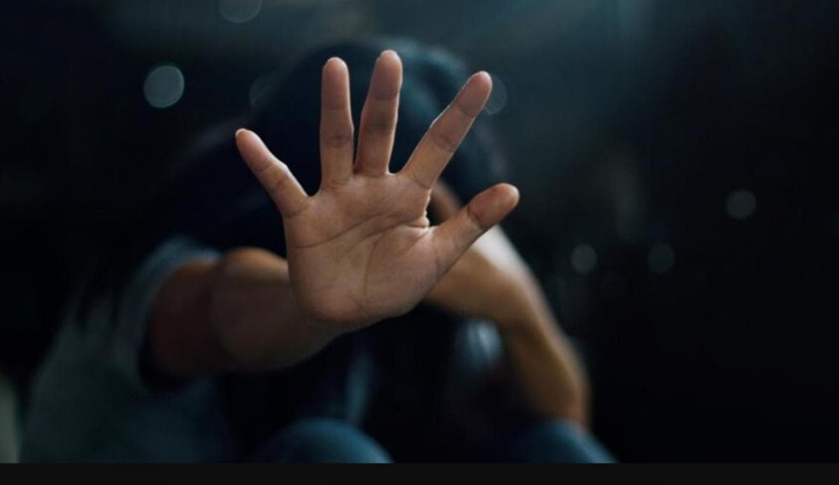 Bejat! Ayah Cabuli Anak Kandung di Ruang Tamu saat Istri Tidur Bejat! Ayah Cabuli Anak Kandung di Ruang Tamu saat Istri Tidur