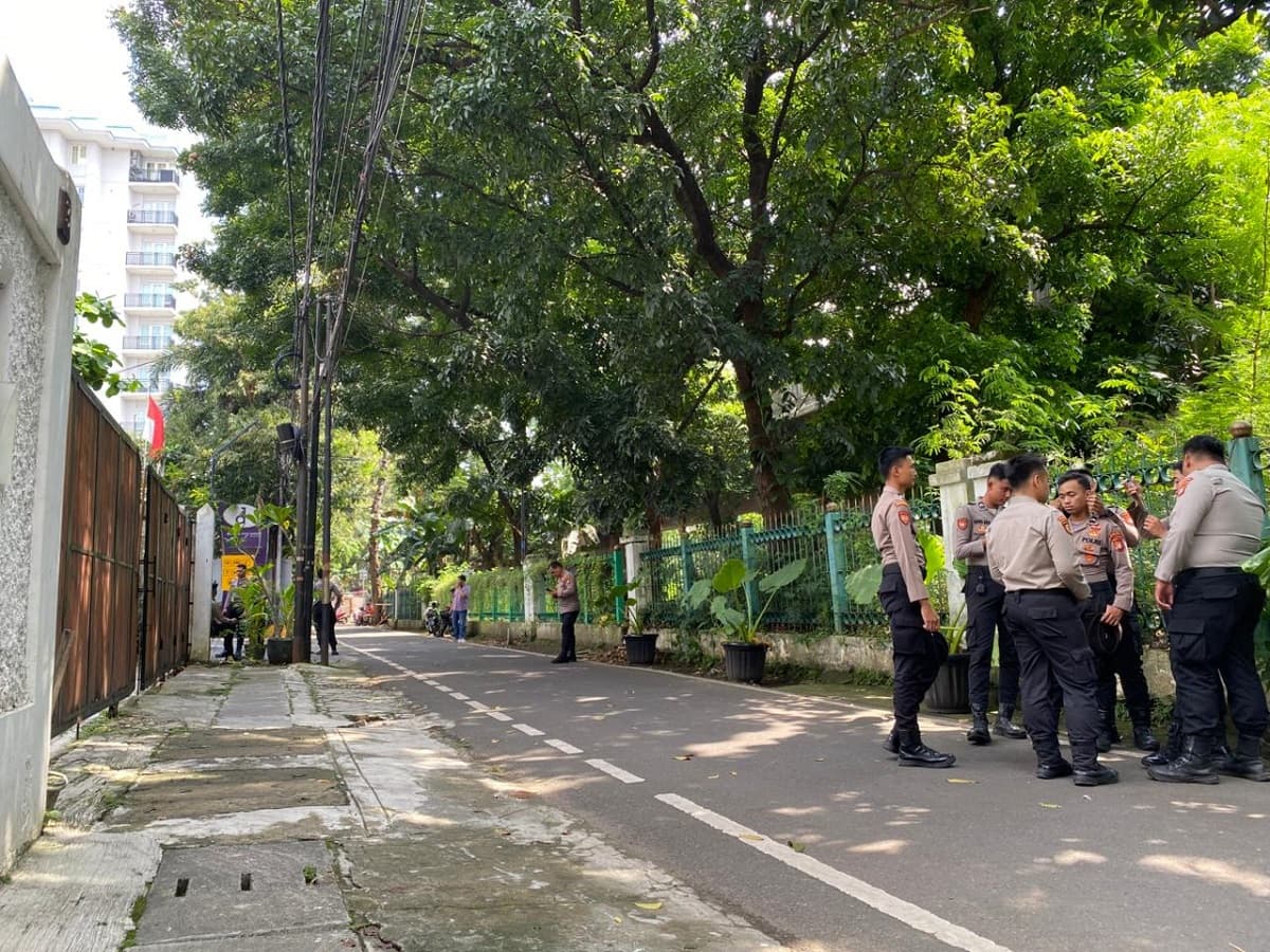 Kantor Saiful Mujani Dijaga Ketat Polisi, Ada Apa? Kantor Saiful Mujani Dijaga Ketat Polisi, Ada Apa?