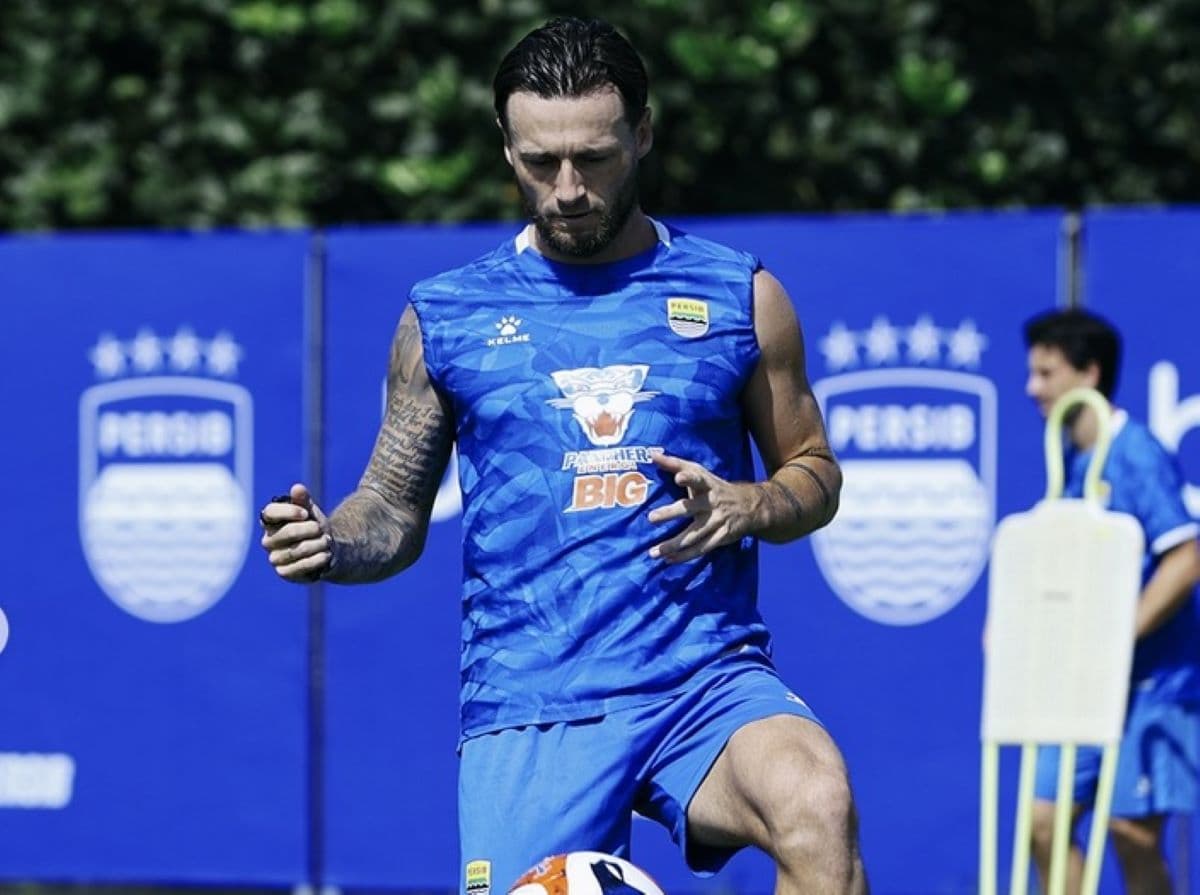 Pesan Marc Klok kepada Bobotoh: Persib Bandung Siap Berjuang Sampai Akhir! Pesan Marc Klok kepada Bobotoh: Persib Bandung Siap Berjuang Sampai Akhir!