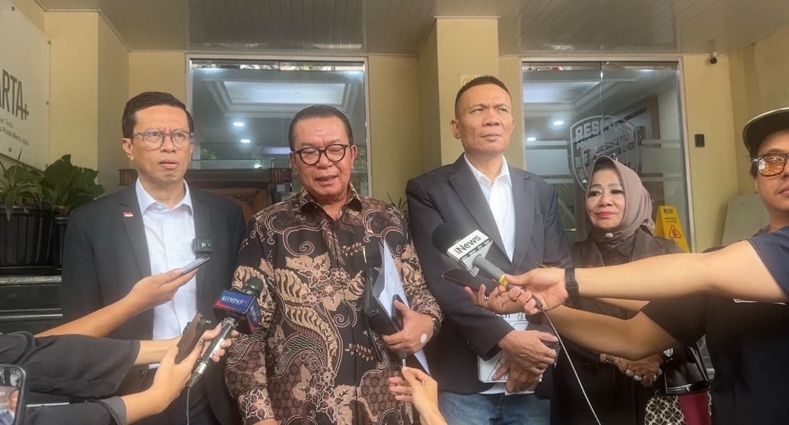 Rismon Sianipar Kantongi RJ, Kubu Jokowi Desak Roy Suryo dan dr Tifa Segera Disidang! Rismon Sianipar Kantongi RJ, Kubu Jokowi Desak Roy Suryo dan dr Tifa Segera Disidang!