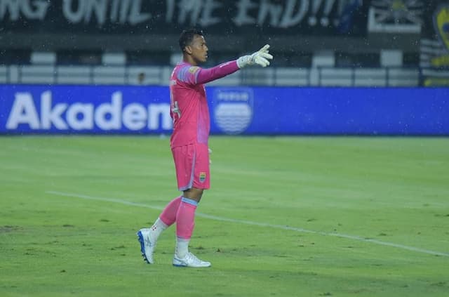Teja Paku Alam Pilih Persib Bandung Hattrick Juara Super League ketimbang Pecahkan Rekor Clean Sheet Yoo Jae-hoon! Teja Paku Alam Pilih Persib Bandung Hattrick Juara Super League ketimbang Pecahkan Rekor Clean Sheet Yoo Jae-hoon!