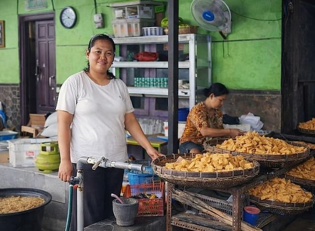 Perempuan Berdaya, Kisah Nia Anggraini Tumbuhkan Usaha bersama PNM Mekaar dan BRI Perempuan Berdaya, Kisah Nia Anggraini Tumbuhkan Usaha bersama PNM Mekaar dan BRI