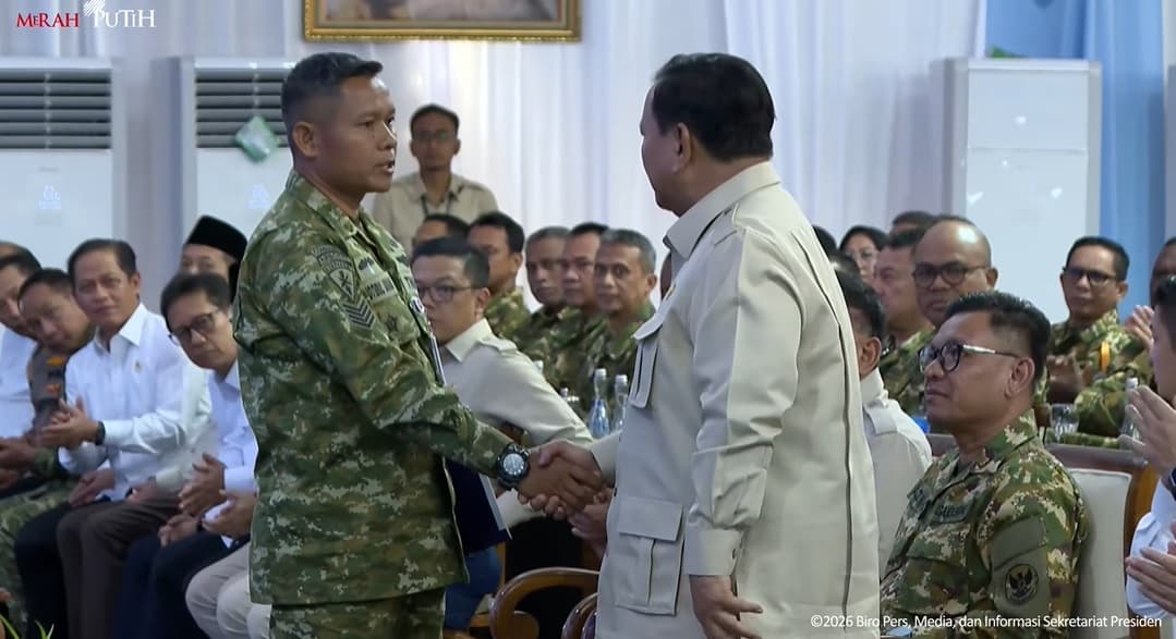 Momen Prabowo Tiba-Tiba Panggil Prajurit TNI Pembaca Doa saat Retret Ketua DPRD Momen Prabowo Tiba-Tiba Panggil Prajurit TNI Pembaca Doa saat Retret Ketua DPRD