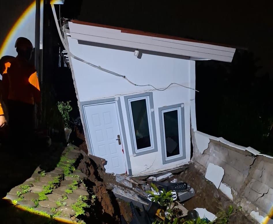 Longsor dan Angin Kencang Landa Bogor dan NTB, 28 Rumah Rusak Longsor dan Angin Kencang Landa Bogor dan NTB, 28 Rumah Rusak