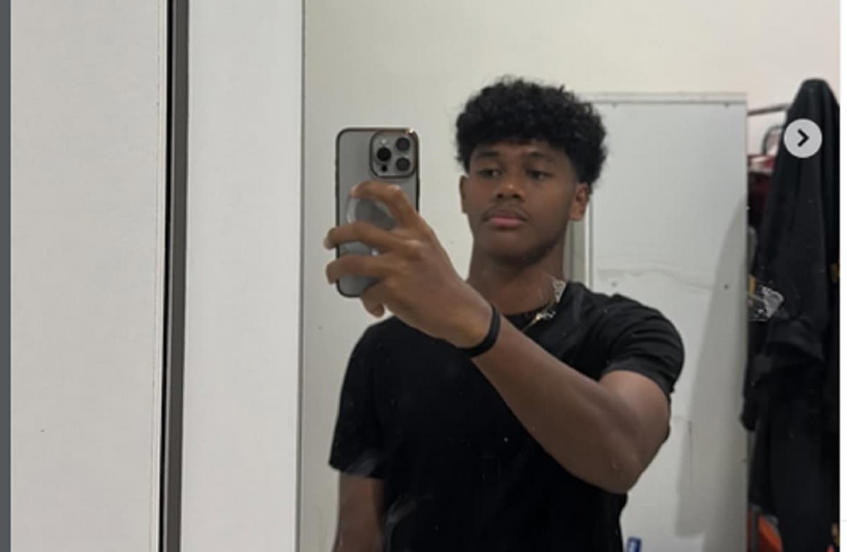 Komdis PSSI Hukum Fadly Alberto Seumur Hidup atau Hanya Skorsing 2 Pertandingan? Komdis PSSI Hukum Fadly Alberto Seumur Hidup atau Hanya Skorsing 2 Pertandingan?