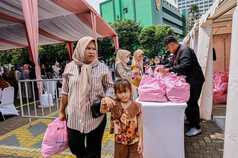 Perkuat Ketahanan Ekonomi Keluarga, Pertamina Sebar 118 Ribu Paket Sembako Perkuat Ketahanan Ekonomi Keluarga, Pertamina Sebar 118 Ribu Paket Sembako