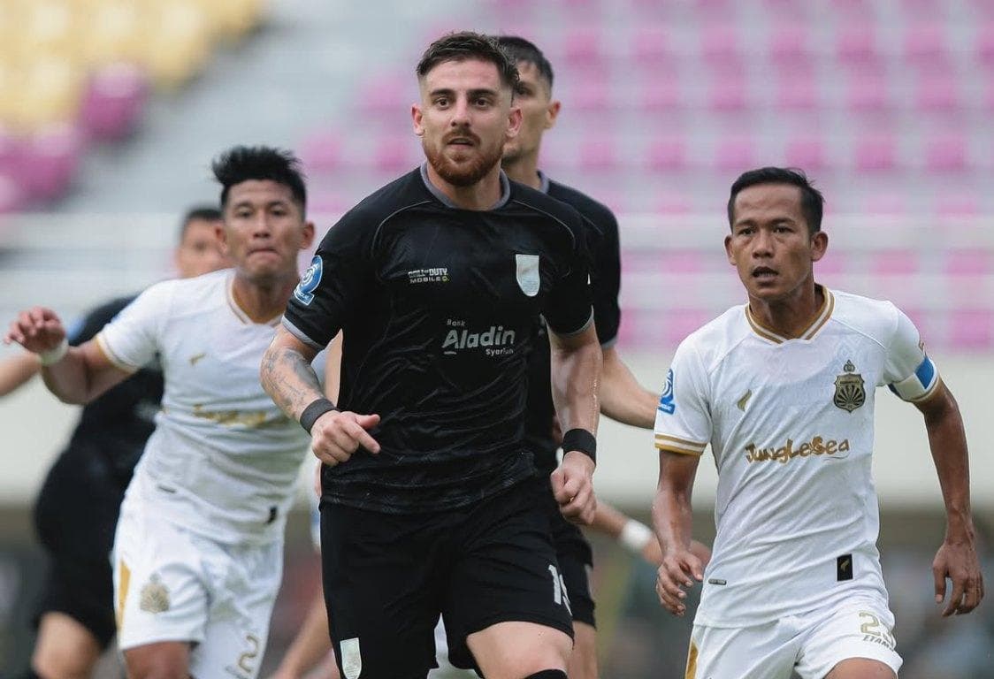 Hasil Persis Solo vs Bhayangkara FC di Super League 2025-2026: Menang 2-1, Laskar Sambernyawa Keluar Zona Degradasi! Hasil Persis Solo vs Bhayangkara FC di Super League 2025-2026: Menang 2-1, Laskar Sambernyawa Keluar Zona Degradasi!