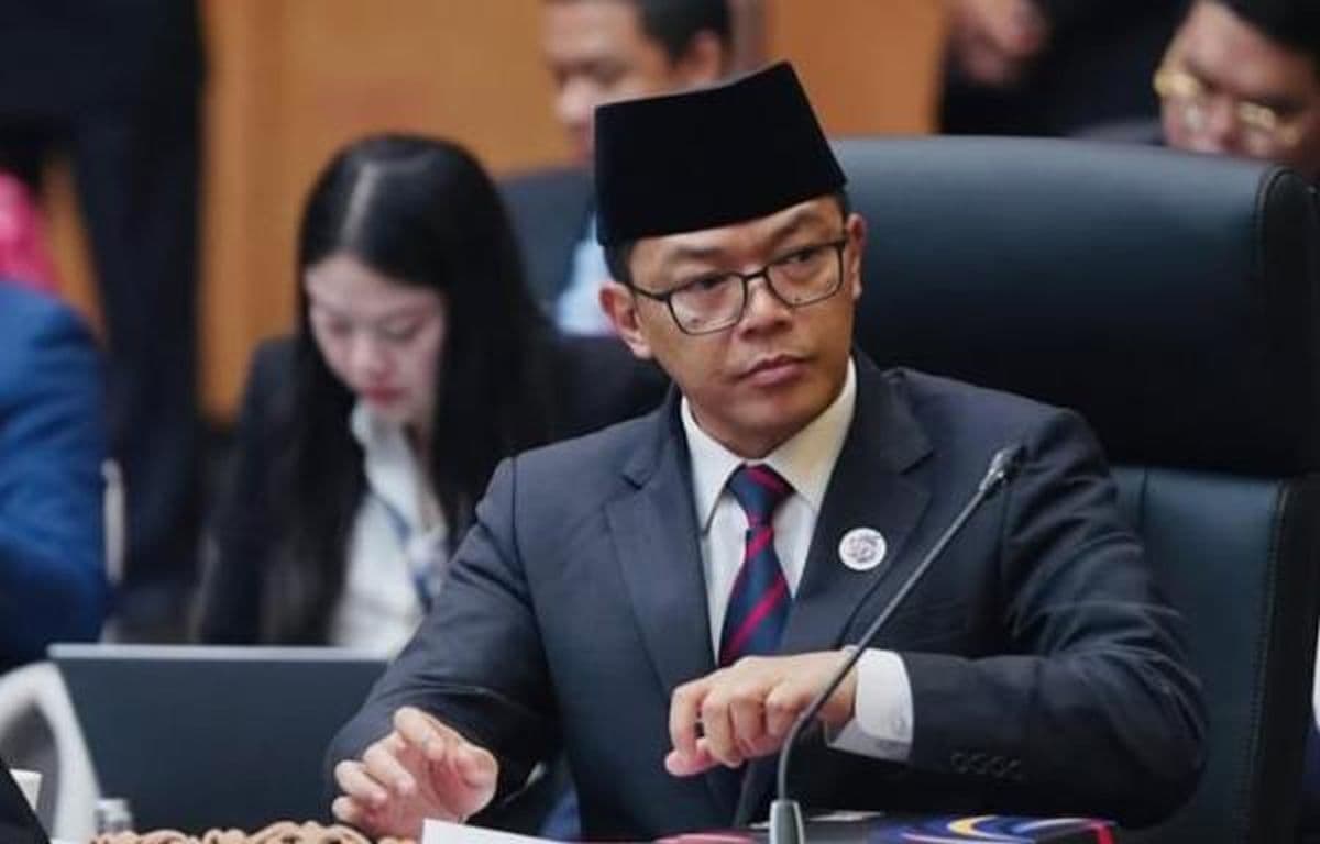 Menlu Tegaskan Indonesia Tak Akan Kenakan Tarif di Selat Malaka Menlu Tegaskan Indonesia Tak Akan Kenakan Tarif di Selat Malaka