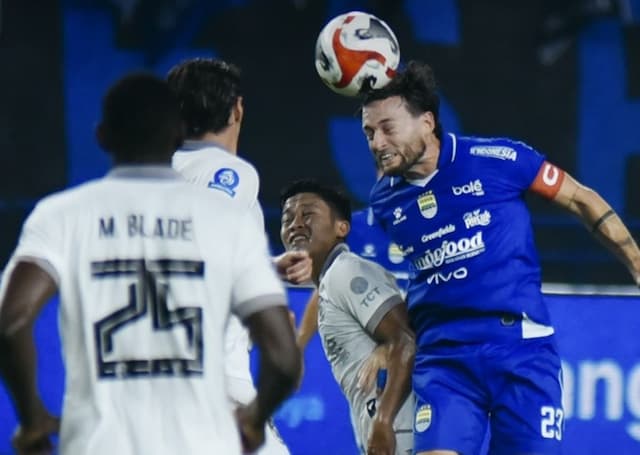 Hasil Babak Pertama Persib Bandung vs Arema FC: Maung Bandung Pegang Kendali, Skor Masih 0-0 Hasil Babak Pertama Persib Bandung vs Arema FC: Maung Bandung Pegang Kendali, Skor Masih 0-0