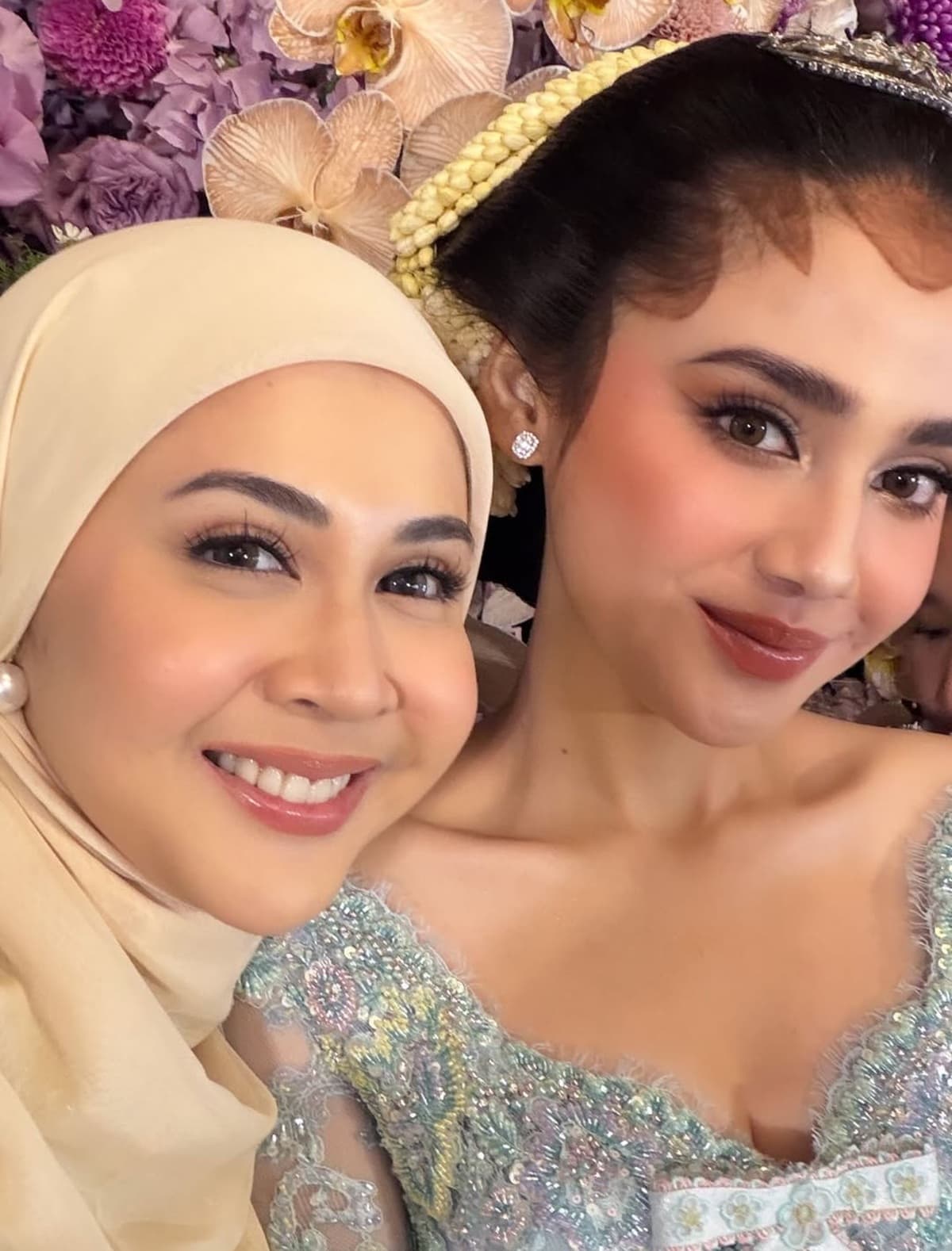 Potret Deretan Artis yang Datang di Acara Pengajian Syifa Hadju dan El Rumi Potret Deretan Artis yang Datang di Acara Pengajian Syifa Hadju dan El Rumi