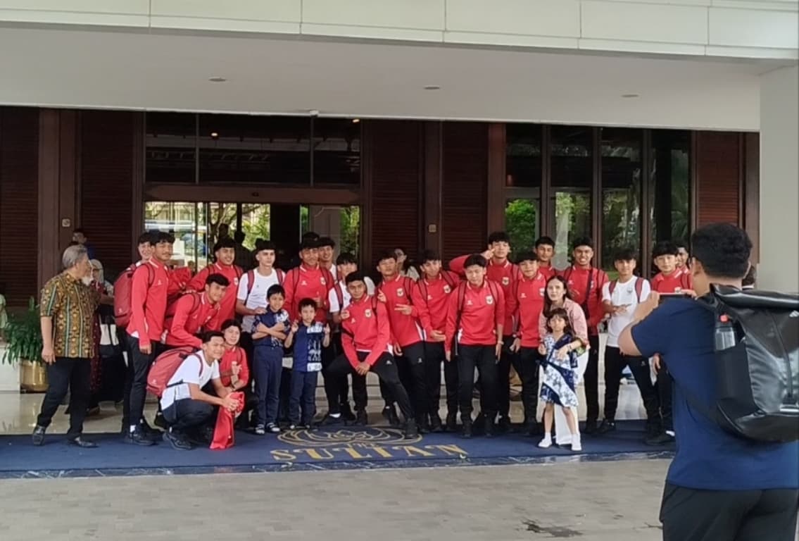 Timnas Indonesia U-17 Berangkat ke Arab Saudi Jelang Piala Asia U-17 2026: Mathew Baker Ikut, Mierza Firjatullah Dicoret Timnas Indonesia U-17 Berangkat ke Arab Saudi Jelang Piala Asia U-17 2026: Mathew Baker Ikut, Mierza Firjatullah Dicoret
