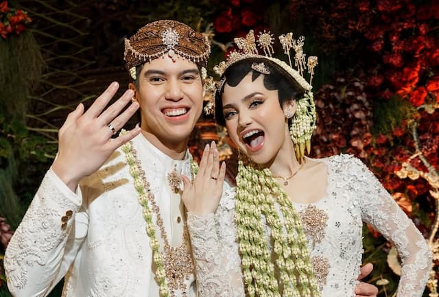 El Rumi dan Syifa Hadju Nikah Pakai Uang Sendiri, Keanu Agl: Keren! El Rumi dan Syifa Hadju Nikah Pakai Uang Sendiri, Keanu Agl: Keren!