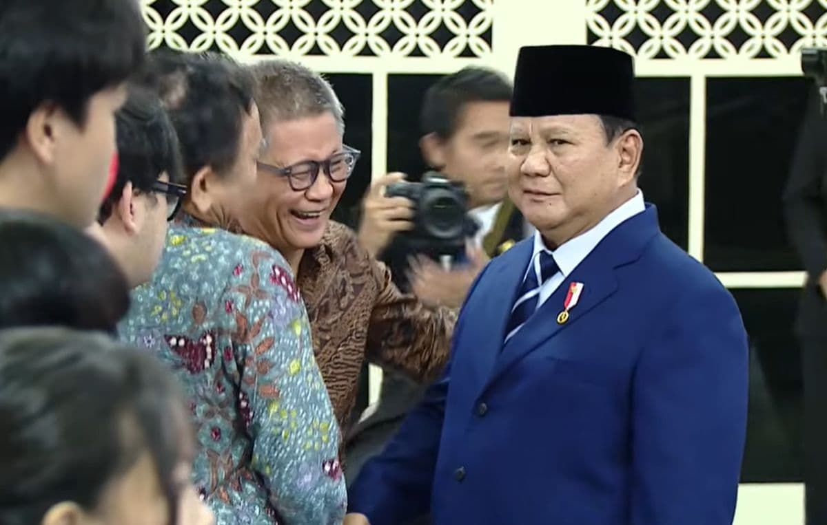 Prabowo Lantik Jumhur Hidayat-Hasan Nasbi di Istana, Rocky Gerung dan Syahganda Hadir Prabowo Lantik Jumhur Hidayat-Hasan Nasbi di Istana, Rocky Gerung dan Syahganda Hadir