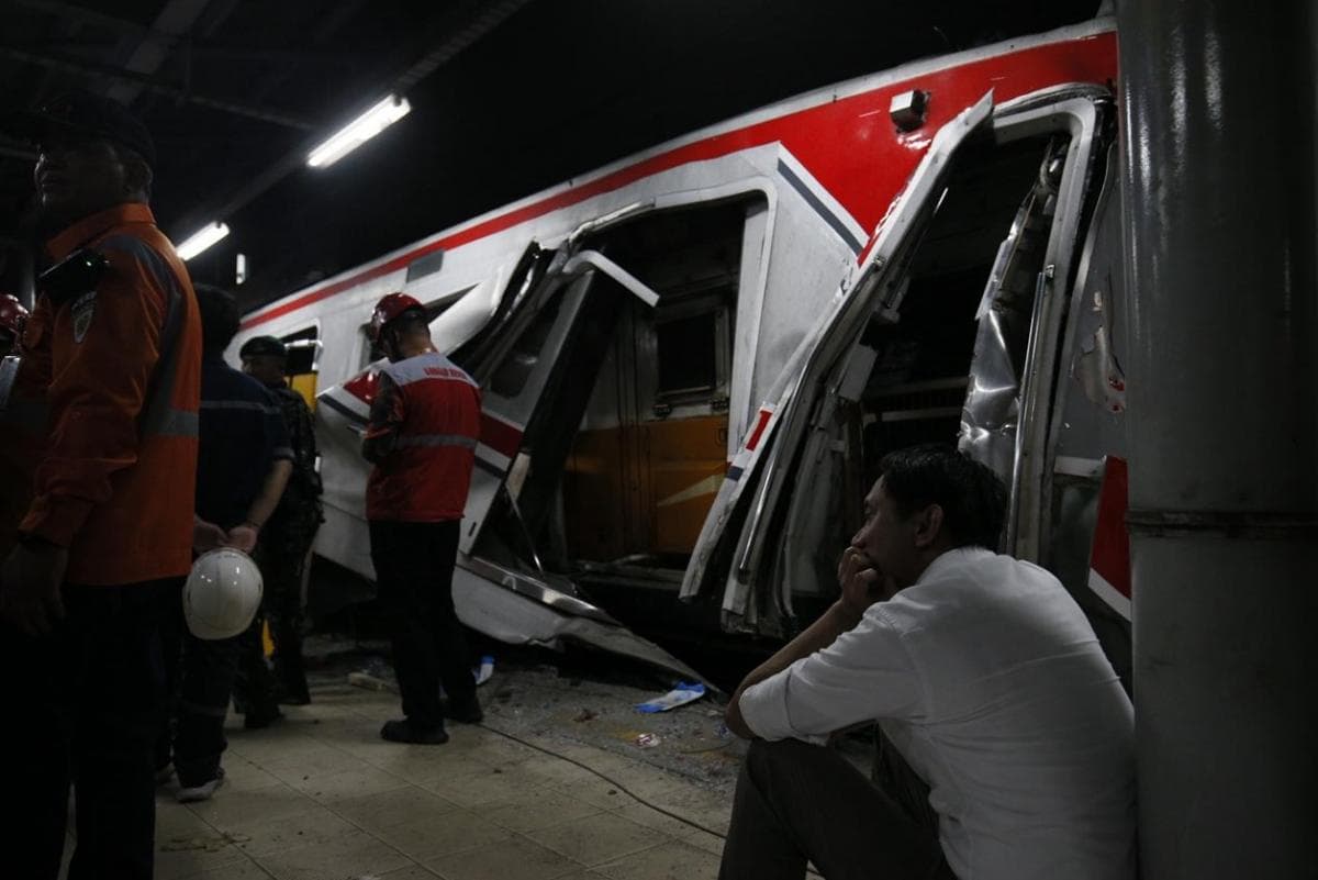 Tabrakan Kereta KRL vs KA Bromo Anggrek di Stasiun Bekasi Timur, Kepala BP BUMN Ungkap Instruksi Presiden Prabowo Tabrakan Kereta KRL vs KA Bromo Anggrek di Stasiun Bekasi Timur, Kepala BP BUMN Ungkap Instruksi Presiden Prabowo