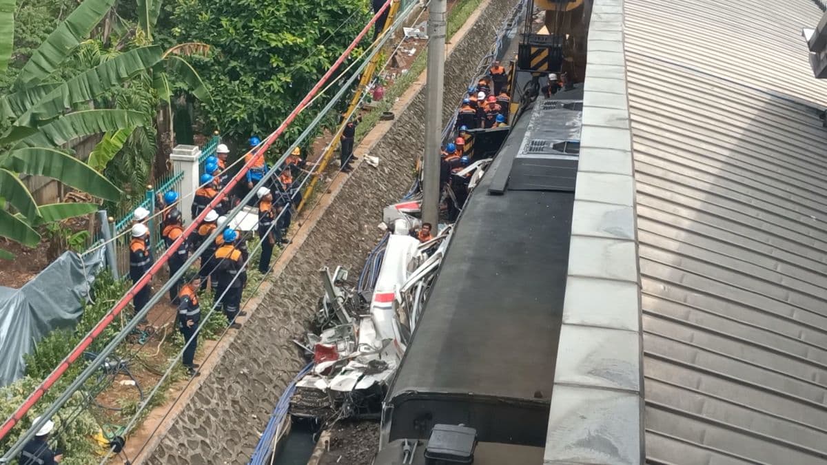 Basarnas Pastikan Tak Ada Korban Anak dalam Kecelakaan Kereta di Bekasi Timur Basarnas Pastikan Tak Ada Korban Anak dalam Kecelakaan Kereta di Bekasi Timur