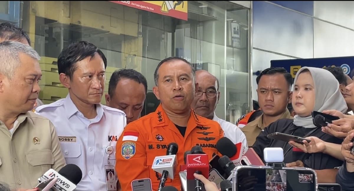 Basarnas: Seluruh Korban yang Dievakuasi dari Tabrakan Kereta di Stasiun Bekasi Timur Perempuan Basarnas: Seluruh Korban yang Dievakuasi dari Tabrakan Kereta di Stasiun Bekasi Timur Perempuan