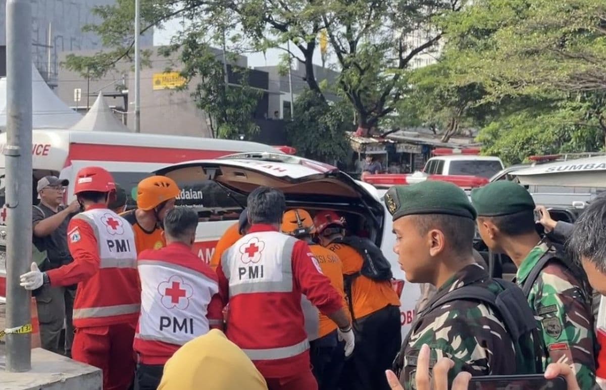 Kecelakaan Kereta di Bekasi Timur, Korban yang Terjepit 10 Jam Dievakuasi ke RSUD Kota Bekasi Kecelakaan Kereta di Bekasi Timur, Korban yang Terjepit 10 Jam Dievakuasi ke RSUD Kota Bekasi