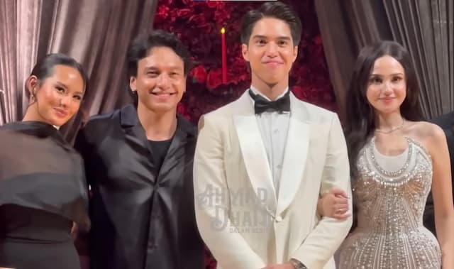 Momen Jefri Nichol Gandeng Mesra Zahwa Massaid di Nikahan El Rumi dan Syifa Hadju Momen Jefri Nichol Gandeng Mesra Zahwa Massaid di Nikahan El Rumi dan Syifa Hadju