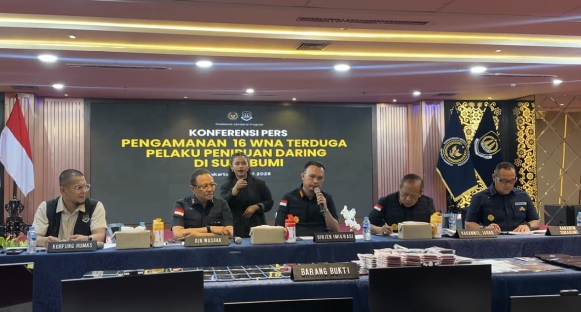 Terindikasi Kasus Love Scamming, Belasan WN Tiongkok hingga Malaysia Ditangkap! Terindikasi Kasus Love Scamming, Belasan WN Tiongkok hingga Malaysia Ditangkap!