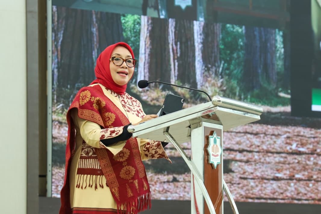 Riwayat Pendidikan Arifah Fauzi, Menteri PPPA yang Minta Maaf Usai Usulkan Gerbong KRL Wanita Dipindah Riwayat Pendidikan Arifah Fauzi, Menteri PPPA yang Minta Maaf Usai Usulkan Gerbong KRL Wanita Dipindah