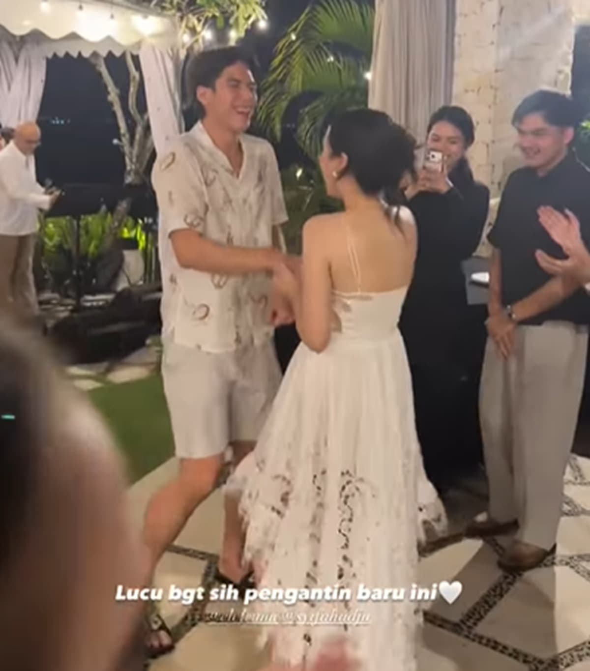 Gelar Pesta di Bali, El Rumi dan Syifa Hadju Tampil Serasi Serbaputih di Acara Welcome Dinner Gelar Pesta di Bali, El Rumi dan Syifa Hadju Tampil Serasi Serbaputih di Acara Welcome Dinner