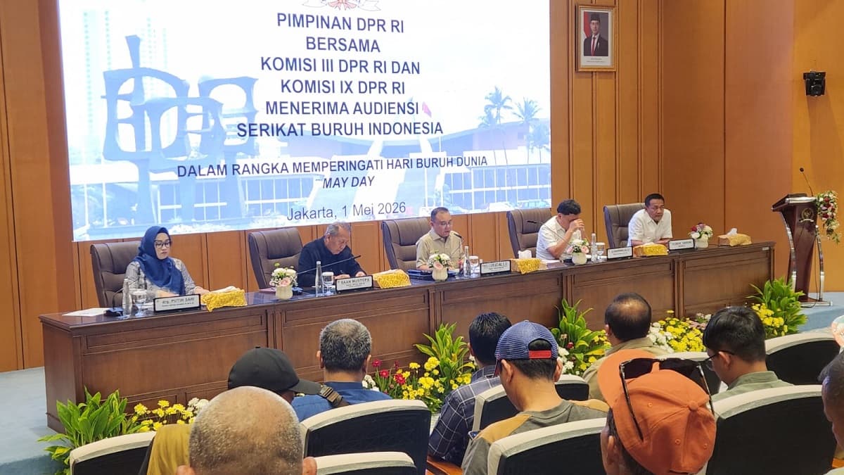 Terima Buruh, Dasco Ungkap Prabowo Titip Salam ke Massa Terima Buruh, Dasco Ungkap Prabowo Titip Salam ke Massa