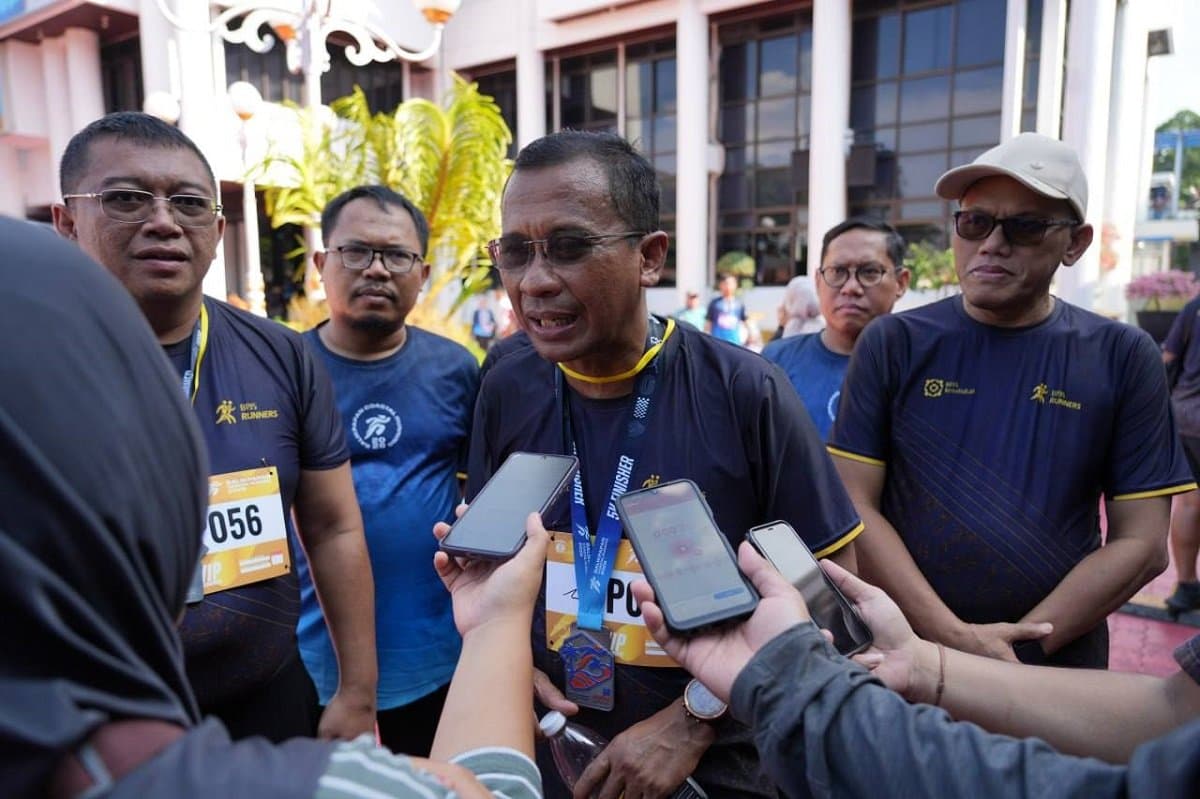 Dorong Budaya Hidup Sehat, Dirut BPJS Kesehatan Lari Bareng Komunitas di Balikpapan Dorong Budaya Hidup Sehat, Dirut BPJS Kesehatan Lari Bareng Komunitas di Balikpapan