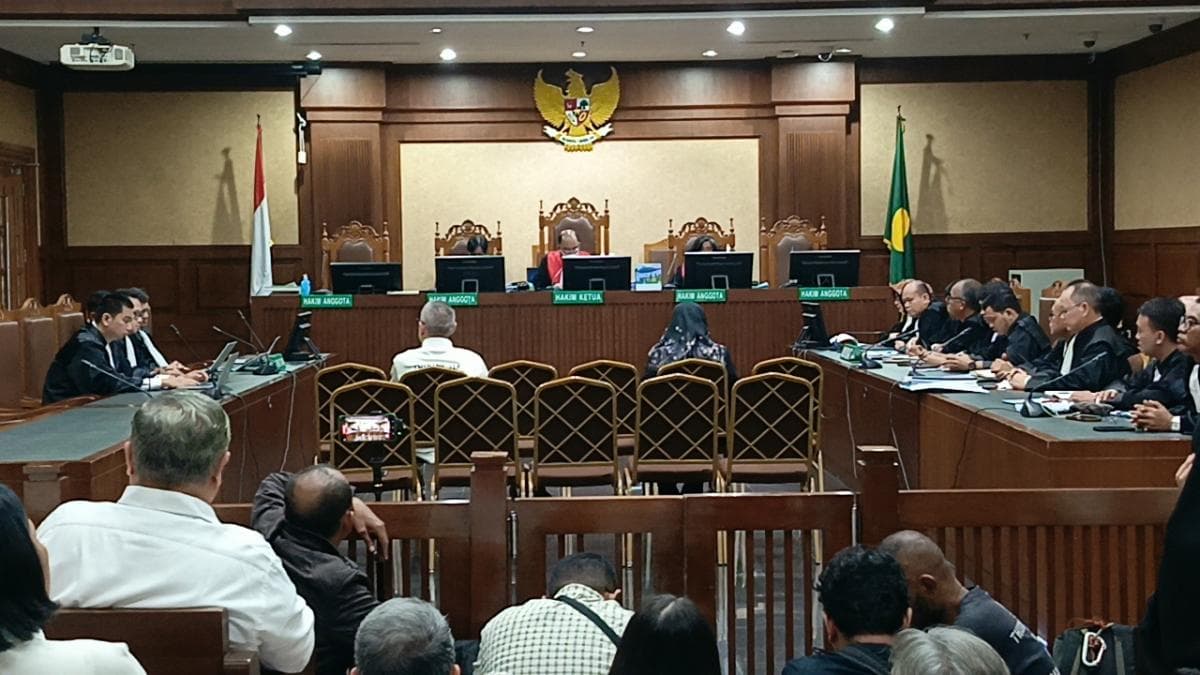 Sidang Vonis Kasus LNG, Hakim Larang Pengunjung Lakukan Live Sidang Vonis Kasus LNG, Hakim Larang Pengunjung Lakukan Live